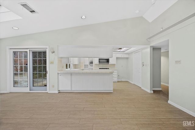 3008 N Half Moon Drive, Bakersfield, CA 93309