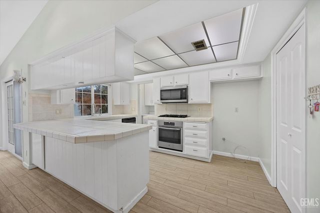 3008 N Half Moon Drive, Bakersfield, CA 93309