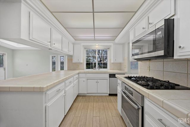 3008 N Half Moon Drive, Bakersfield, CA 93309