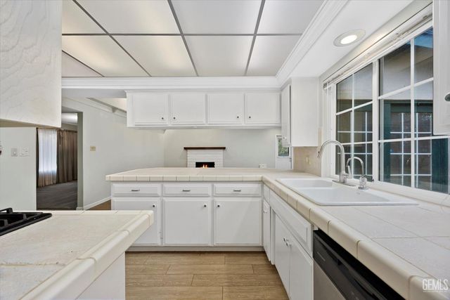 3008 N Half Moon Drive, Bakersfield, CA 93309