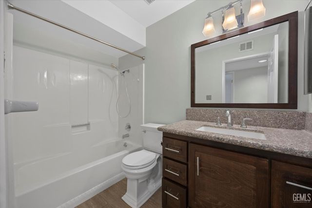 3008 N Half Moon Drive, Bakersfield, CA 93309