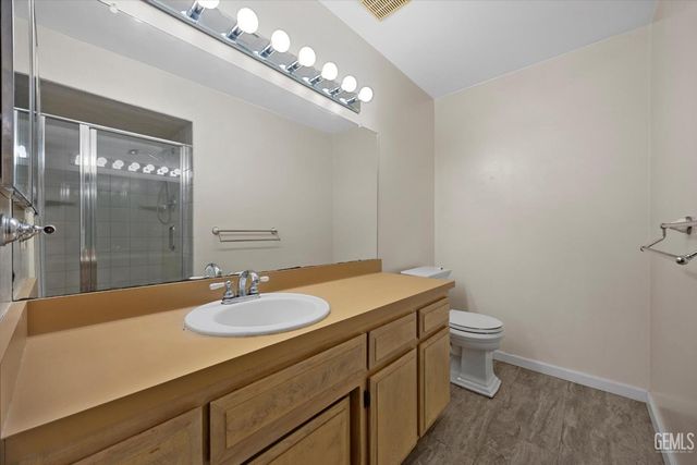 3008 N Half Moon Drive, Bakersfield, CA 93309