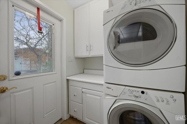 3008 N Half Moon Drive, Bakersfield, CA 93309