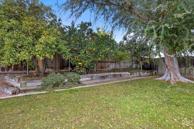 3008 N Half Moon Drive, Bakersfield, CA 93309