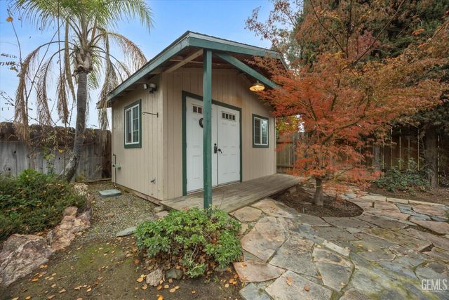 3008 N Half Moon Drive, Bakersfield, CA 93309