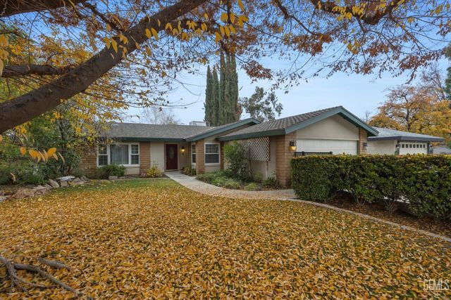 3008 N Half Moon Drive, Bakersfield, CA 93309