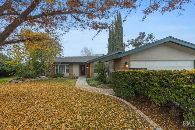 3008 N Half Moon Drive, Bakersfield, CA 93309