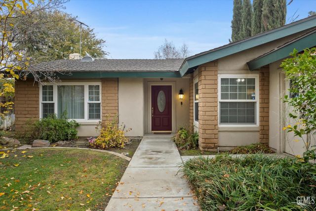 3008 N Half Moon Drive, Bakersfield, CA 93309