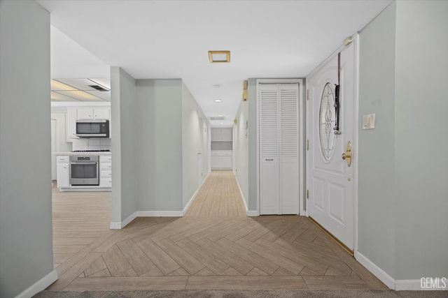 3008 N Half Moon Drive, Bakersfield, CA 93309