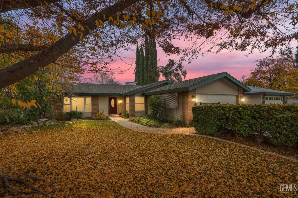 3008 N Half Moon Drive, Bakersfield, CA 93309