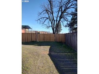 3032 KINNEY Loop, Eugene, OR 97408