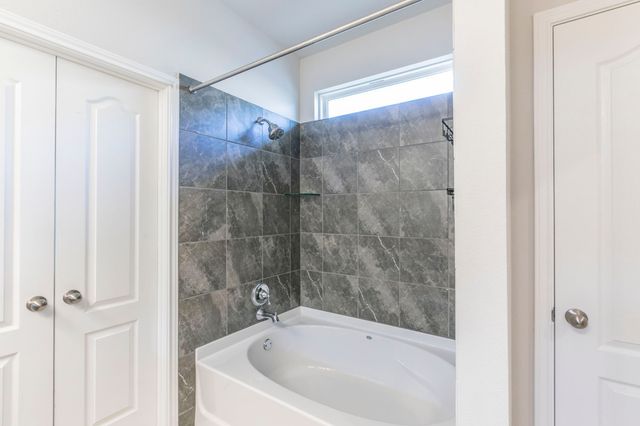 500 Oxford Lane, Troy, TX 76579