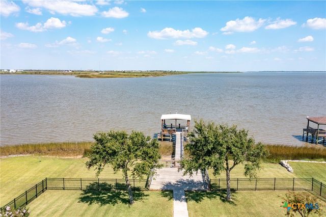 68 N Blue Heron Drive, Port Lavaca, TX 77979
