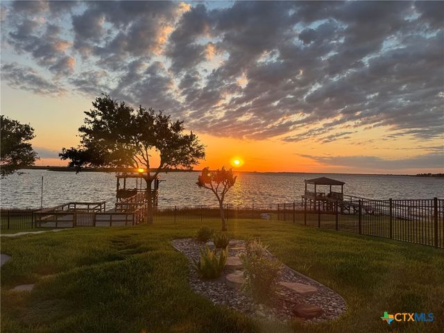 68 N Blue Heron Drive, Port Lavaca, TX 77979