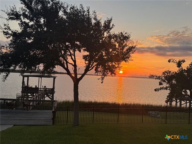 68 N Blue Heron Drive, Port Lavaca, TX 77979