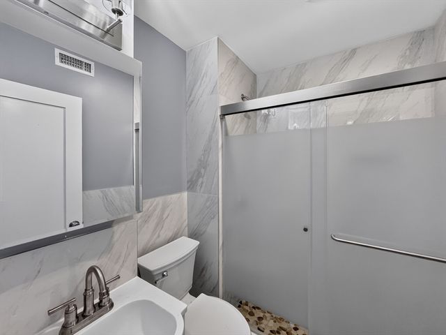70 Holbrook Ave R, Braintree, MA 02184