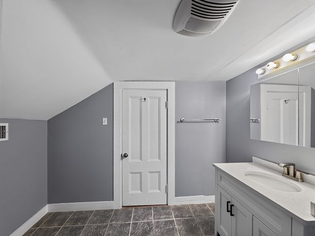 70 Holbrook Ave R, Braintree, MA 02184