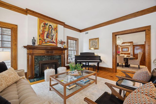 1912 Irving Avenue S, Minneapolis, MN 55403