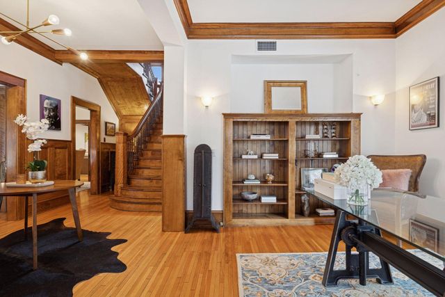 1912 Irving Avenue S, Minneapolis, MN 55403