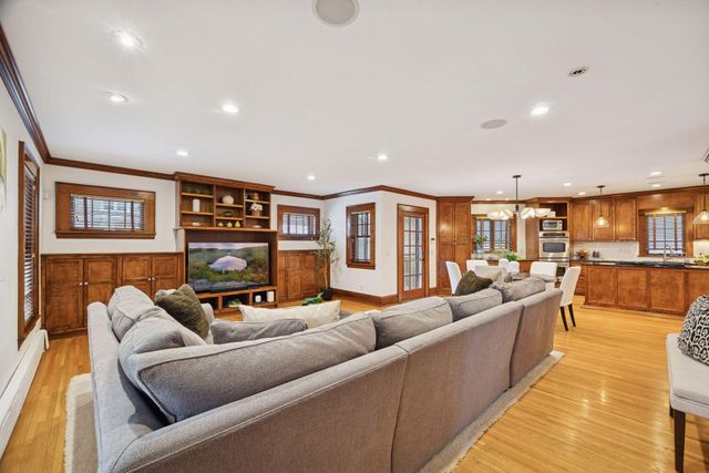 1912 Irving Avenue S, Minneapolis, MN 55403