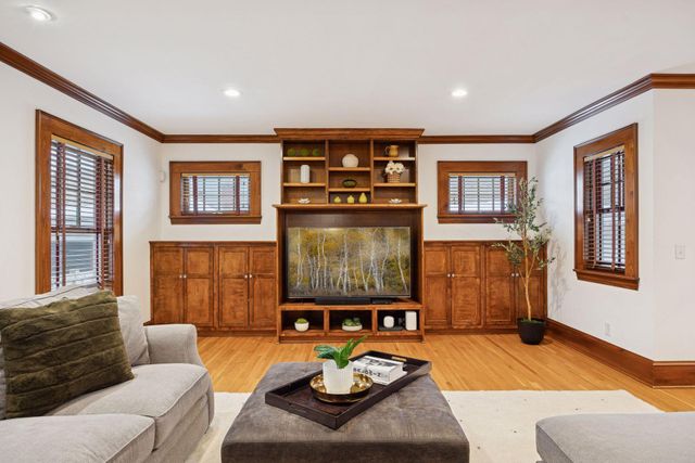 1912 Irving Avenue S, Minneapolis, MN 55403