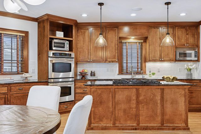 1912 Irving Avenue S, Minneapolis, MN 55403