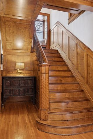 1912 Irving Avenue S, Minneapolis, MN 55403