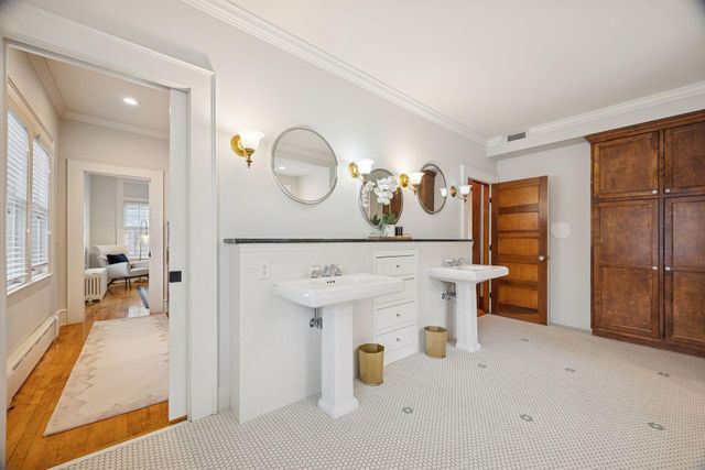 1912 Irving Avenue S, Minneapolis, MN 55403