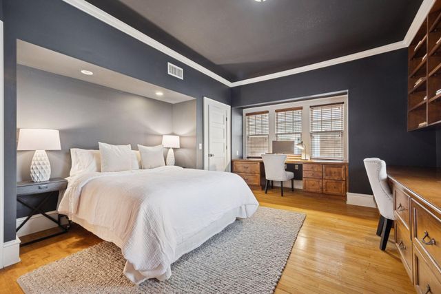 1912 Irving Avenue S, Minneapolis, MN 55403