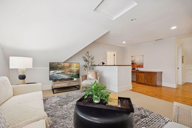 1912 Irving Avenue S, Minneapolis, MN 55403