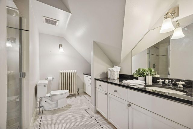 1912 Irving Avenue S, Minneapolis, MN 55403