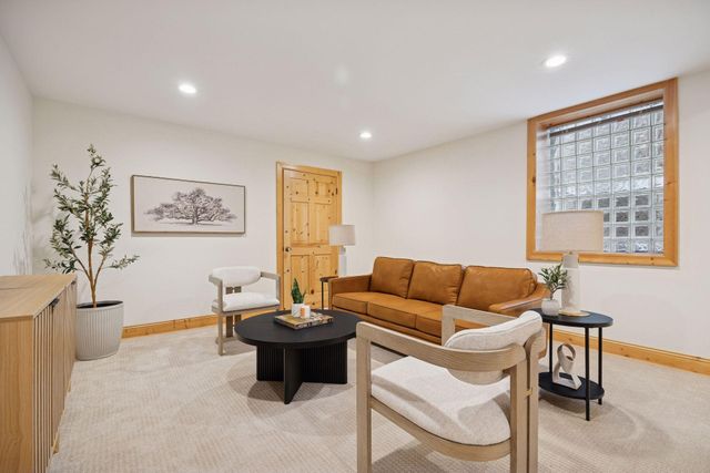 1912 Irving Avenue S, Minneapolis, MN 55403