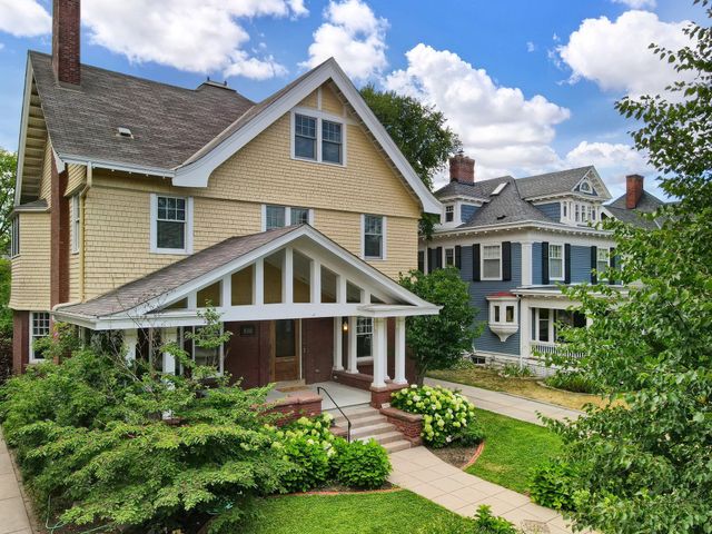 1912 Irving Avenue S, Minneapolis, MN 55403