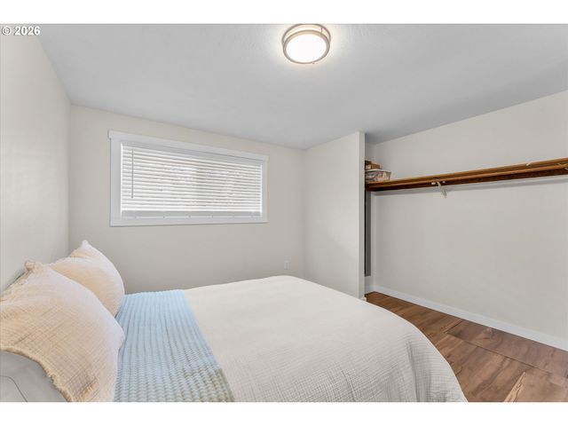 18605 SUNLITE Ct, Gladstone, OR 97027