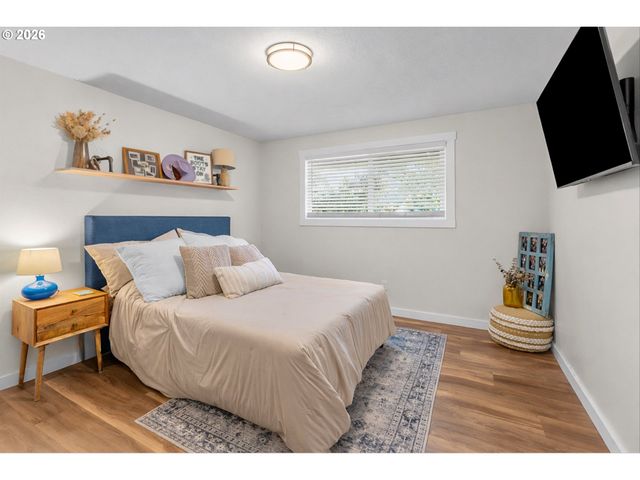 18605 SUNLITE Ct, Gladstone, OR 97027