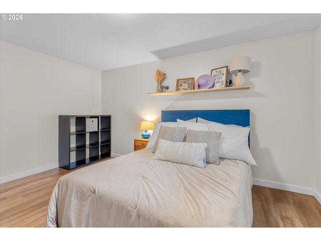 18605 SUNLITE Ct, Gladstone, OR 97027