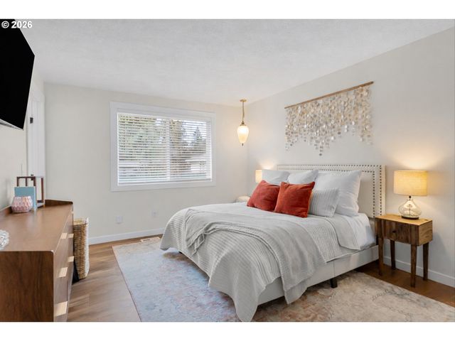 18605 SUNLITE Ct, Gladstone, OR 97027