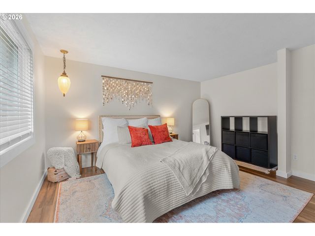 18605 SUNLITE Ct, Gladstone, OR 97027