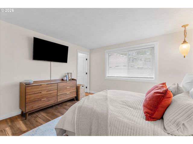 18605 SUNLITE Ct, Gladstone, OR 97027