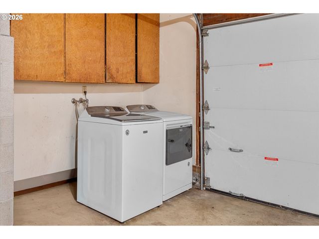 18605 SUNLITE Ct, Gladstone, OR 97027