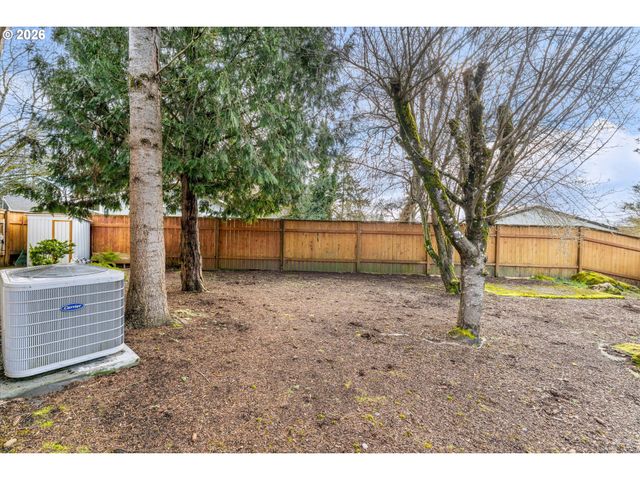 18605 SUNLITE Ct, Gladstone, OR 97027