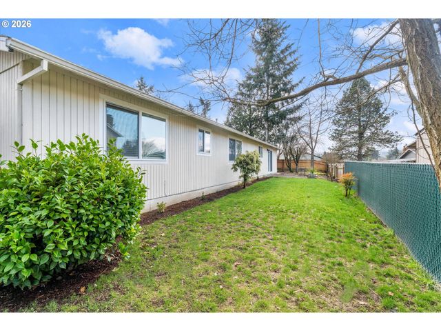 18605 SUNLITE Ct, Gladstone, OR 97027