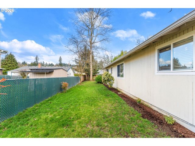 18605 SUNLITE Ct, Gladstone, OR 97027
