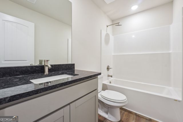 210 Harris Walk 79, West Point, GA 31833