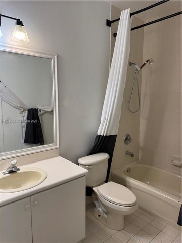 17660 NW 73rd Ave 206-3, Hialeah, FL 33015