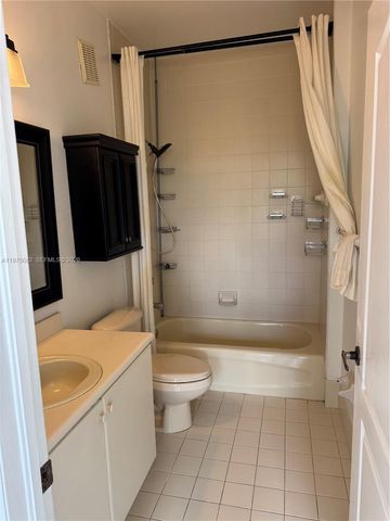 17660 NW 73rd Ave 206-3, Hialeah, FL 33015