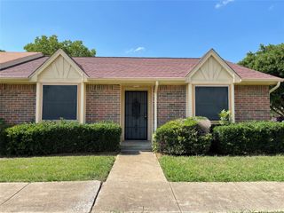 27 E Mountain Creek Court 5, Grand Prairie, TX 75052