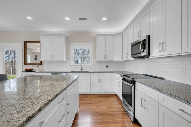 1658 Apache Trl, Pegram, TN 37143