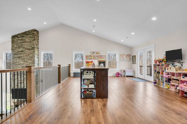 1658 Apache Trl, Pegram, TN 37143