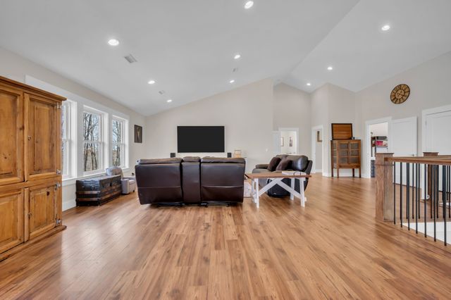 1658 Apache Trl, Pegram, TN 37143